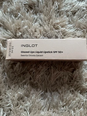 Inglot Glazed Lips Salted Caramel - Glazed Lips Liquid Lipstick från Inglot i nyansen Salted Caramel 92. Flytande läppstift med SPF 50+ och Swertia Chirata-extrakt
