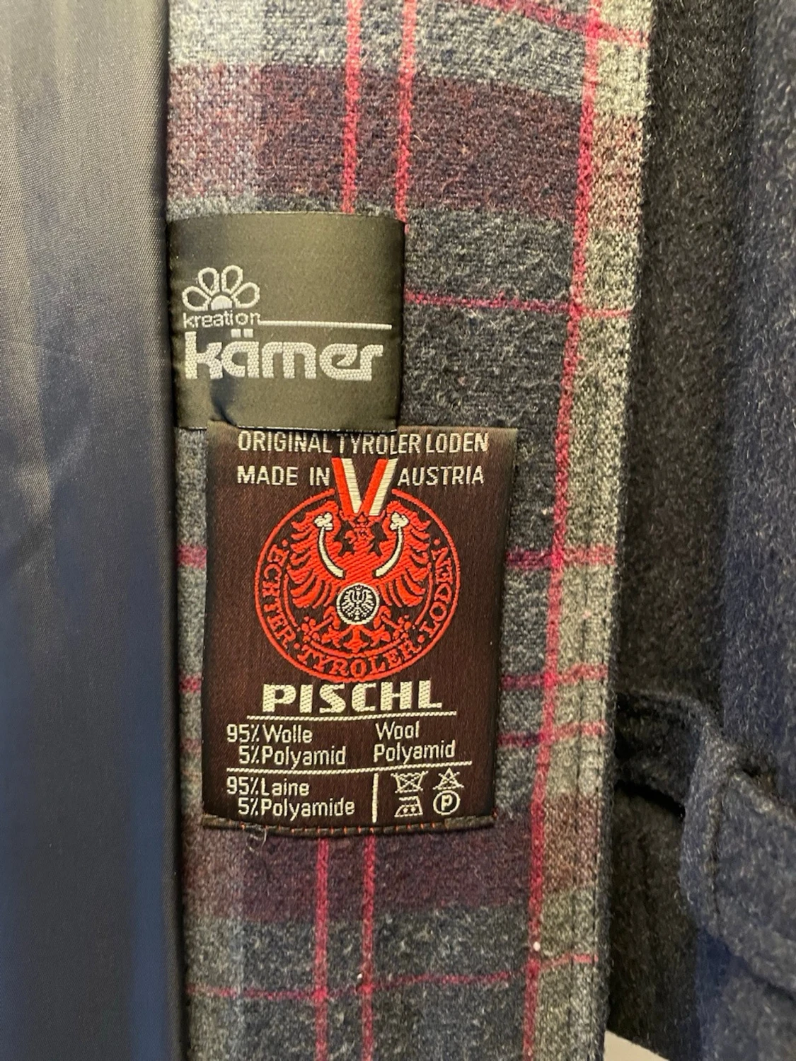 Mörkblå lång ullkappa med bälte från Pischl - 2