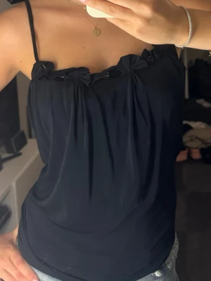 Emporio Armani topp - Snygg design topp från Emporio Armani😍knappt använd 