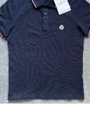 Moncler pike - Säljer en mörkblå moncler pike! helt ny!