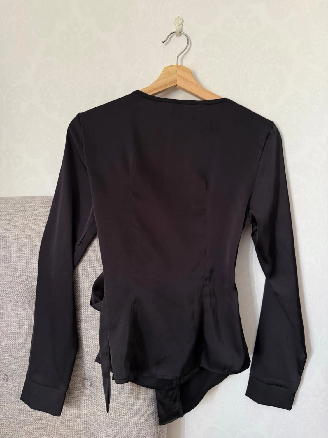 Svart omlottblus från SHEIN - 2