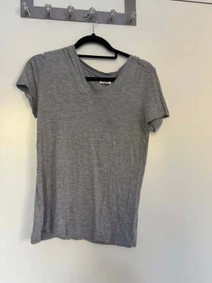 T-shirt  - Fin T-shirt i ett mycket bra skick 