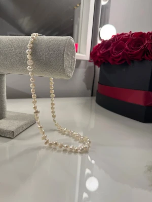 Pärl halsband  - Nytt,  säljer även fler smycken så kolla gärna in dem 🌸