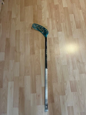 Hyperlight oxdog klubba - Säljer en hyperlight hes 29, den är 92cm lång och inga skador. Pris kan diskuteras!