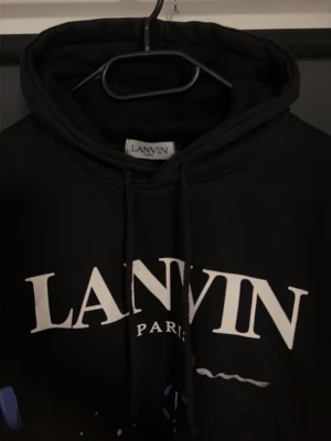 Lanvin Hoodie - Storlek L, för kort på mig och jag är 193, Lanvin x Gallery Dept. Jätte bra skick.