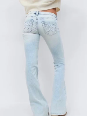 Ljusblå bootcut jeans  - Säljer då de tyvärr blivit alldeles för små🩷pris kan diskuteras vid snabb affär 