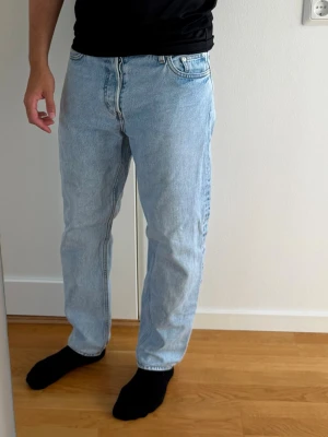 Jeans - Weekday blå jeans i storlek W29 L30.