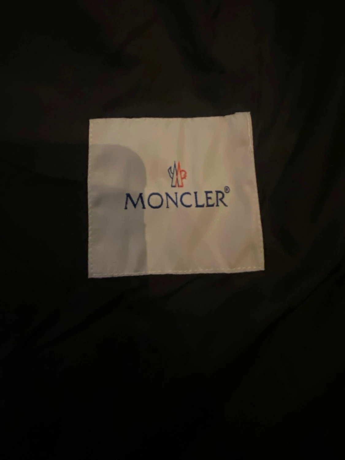 Svart vindjacka med huva från Moncler - 5