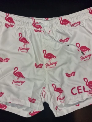 Celsius Badbyxor/badshorts Flamingo XL - Nya Celsius badbyxor/badshorts. XL.