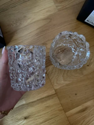 Orrefors ljusstakar Carat - Säljer dessa två ljusstakar från Orrefors. Aldrig använda helt nya. 