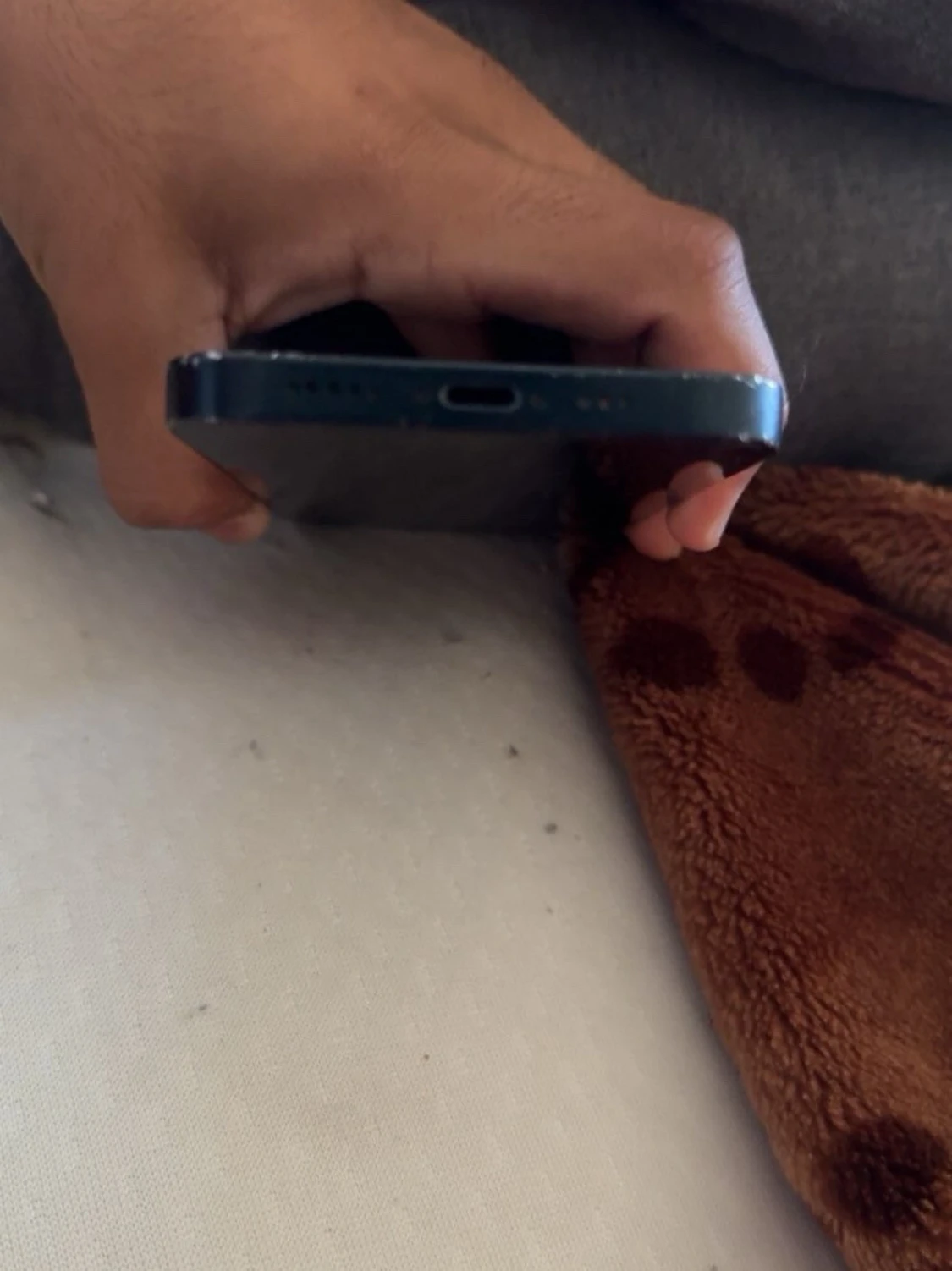 Svart iPhone med dubbla kameror - 1