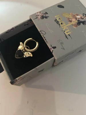 Örhänge ioaku - Nästan helt nytt örhänge från Ioaku! 💕