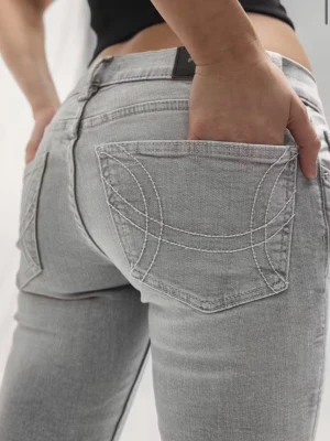 Jeans från Gina tricot - NYPRIS: 499kr HELT SLUTSÅLDA‼️ UTAN DEFEKTER, säljer då de är för små