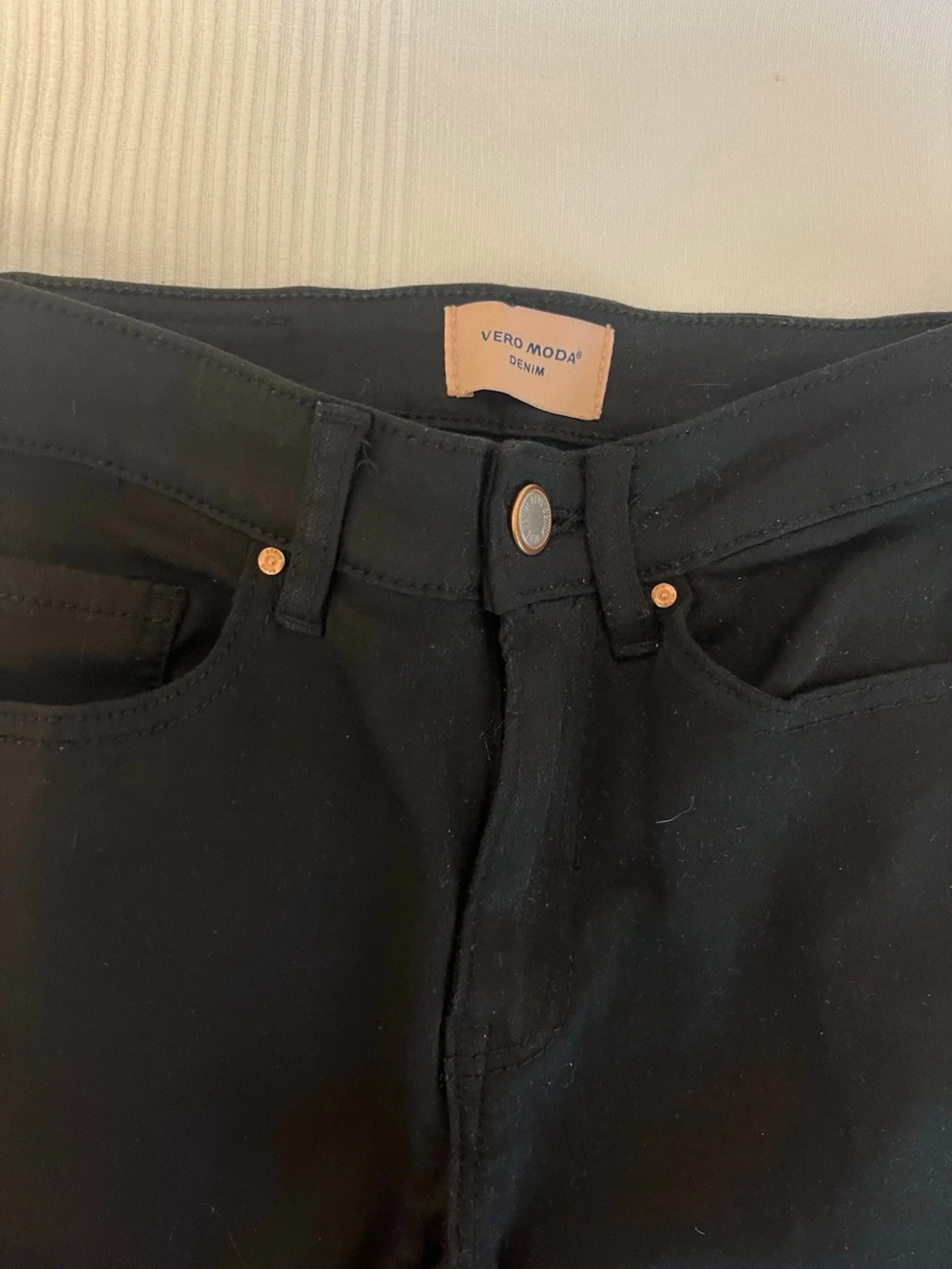 Svarta bootcut jeans från Vero Moda - 1
