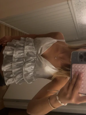 Fest topp - Snyggt linne från shein, använd få gånger. Storlek xs💕