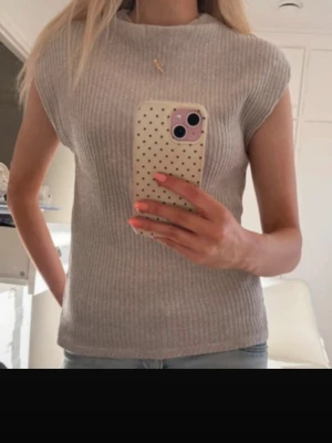 Superfin Zara topp - En jätte söt ribbad zara topp i storlek S!💓💓