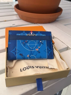 Korthållare  - Riktigt snygg korthållare med basket tema