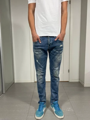 Dondup Jeans  - Säljer dessa riktigt snygga Dondup Jeans med snygga slitningar i populär design, mått ca 41 o 101 cm. skriv för fler bilder/frågor🙌🏼