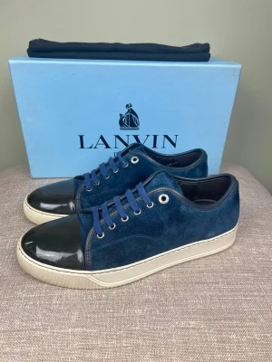 Lanvin skor - Hej, säljer nu dessa svin snygga Lanvin skor. Skorna är i grymt skick! Begränsat antal boxar och dustbag. Hör av dig vid frågor. 