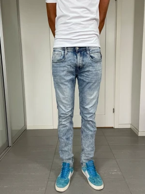 Replay Anbass Jeans   - Säljer dessa Replay Anbass Jeans, W31 o L32 med mått ca 39 o 105 cm. skriv för  bilder/frågor🙌🏼