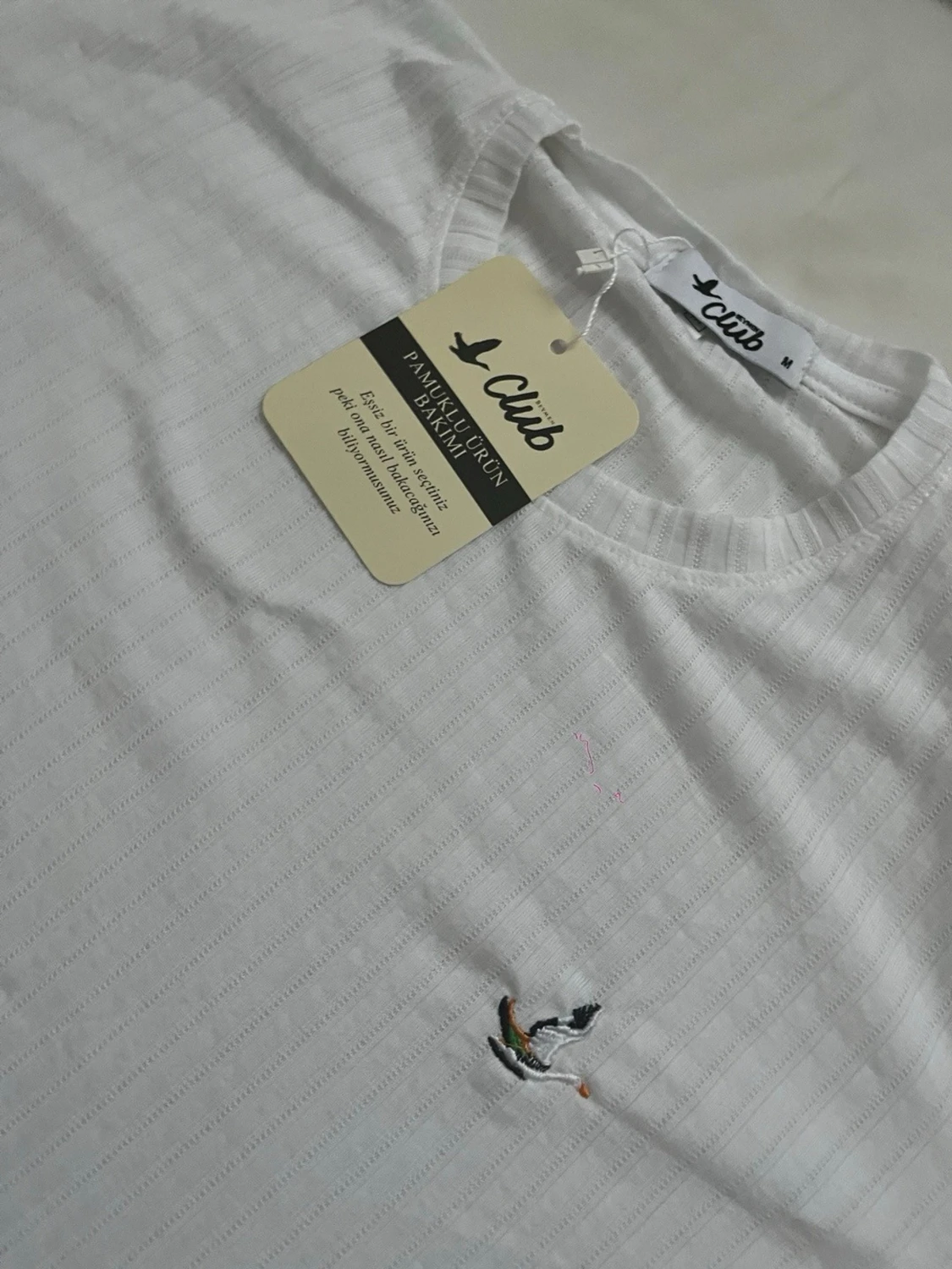 Vit ribbad t-shirt från Club - 1
