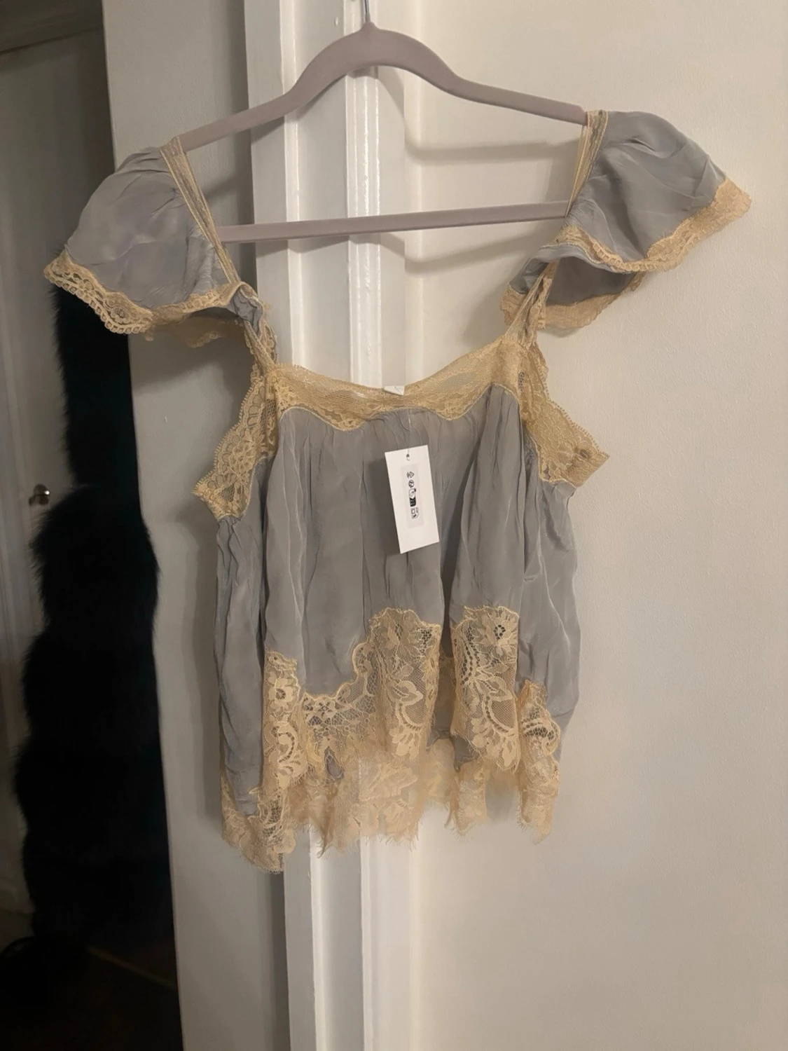 Ljusgrå offshoulder linnetopp med spets - 1