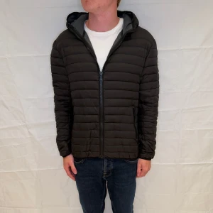 Colmar jacka - Svart Colmar-jacka i mycket fint skick. Herrmodell, storlek L/54.