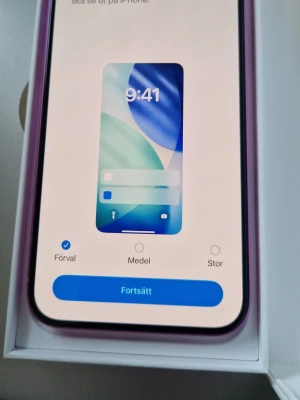 iPhone 16 Plus - Kanske den bästa dealen på 16+ du kan hitta! Vi på Hemtech group ser till att enheterna vi säljer är i toppskick. Fläckfri design, A-grade, 128 Gb lagring, Färgen är mäktigt rosa. Batteri är över 90% batterihälsa. Först till kvarn