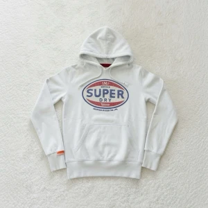 Superdry Hoodie - Tja! Säljer min Superdry Hoodie i storleken (S)-vid minsta fundering är det bara att höra av sig! Först till kvarn!