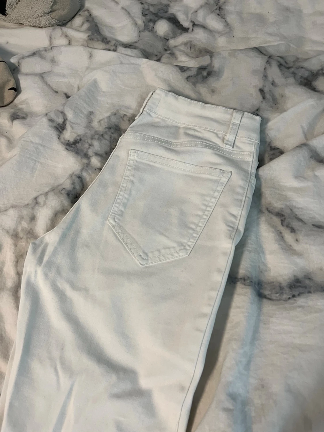 Vita bootcut jeans med medel midja - 2