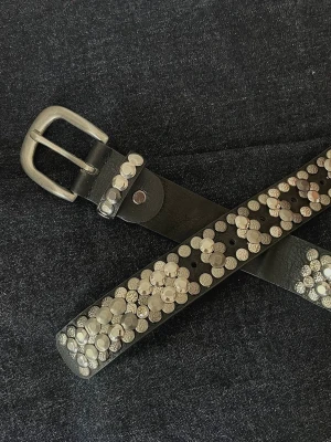 Belt. - Swag. Cool. Quality. Carefully selected by LA.Noir Archive. Silver/black.