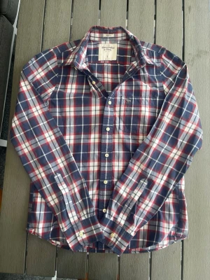 Abercrombie & fitch flanell skjorta vintage flanellskjorta flanel abercrombiefitch - Riktigt snygg och eftertraktad hoodie. fint skick inga fel storlek L kan ta mått vid behov. Endast kr ej hugget i sten kom gärna med frågor och prisförslag har även mycket mer liknande i min profil alla storlekar kolla gärna stor rabatt vid köp av flera 😁✌️