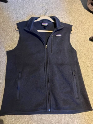  Patagonia väst| M - Ge rimliga bud 123 är ändast annons pris inget pris🤣nypris ca 1500