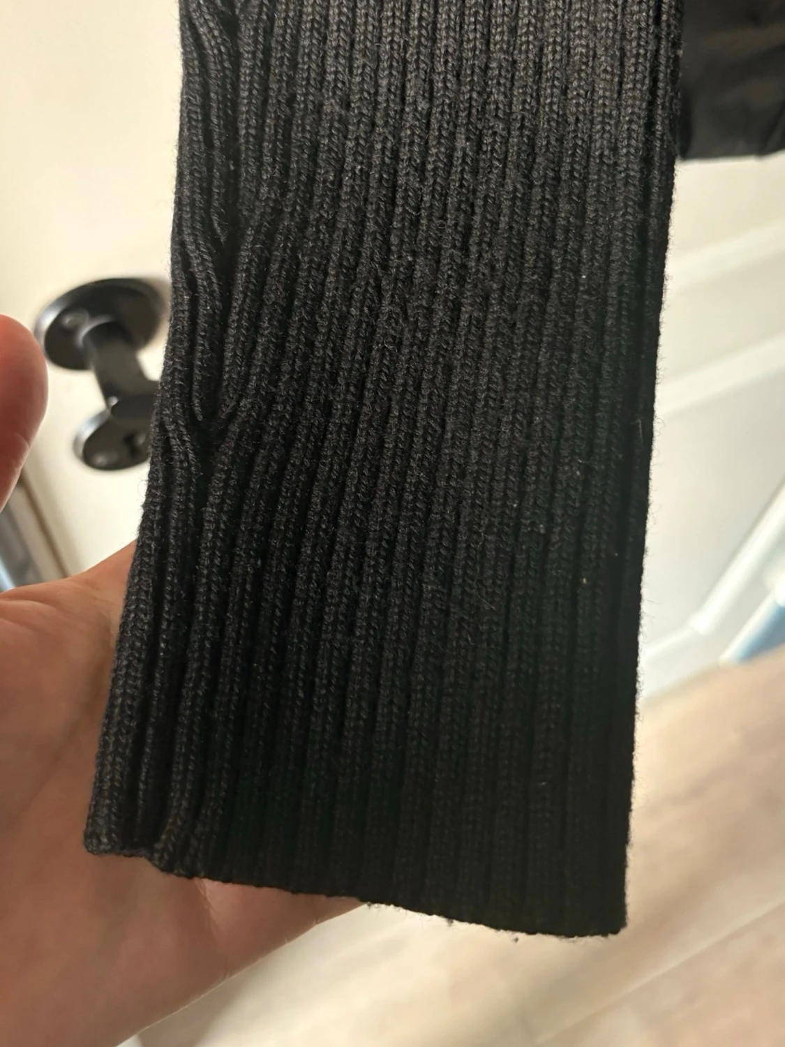 Svart jacka med stickade ärmar - 2