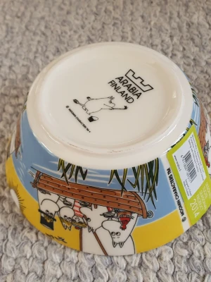 Mumin skål Segla med Klippdassar  - Felfri skål med etikett kvar. Säljer fler Mumin så kika gärna på mina övriga annonser också. Packar mycket noggrant. 