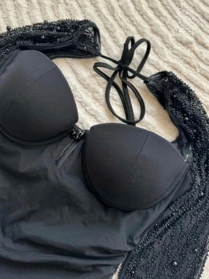 Oh polly - Jätte snygg klänning från märket oh polly, strl uk 8, motsvarande eu 36, small. Klänningen är enbart använd 1 gång och är i mycket fint skick.  Säljes då kuporna är förstora för mig.