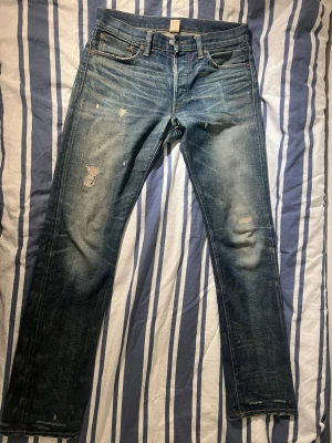 Double rl straight fit - Very worn and faded rrl jeans. Size 31/32. Has a lot of repairs, some smaller holes on the back pockets and around the thighs. Good condition.