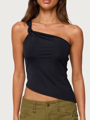 Svart oneshoulder topp med knut - Snygg svart oneshoulder topp med knut på axeln. Toppen har en asymmetrisk skärning och är ärmlös, vilket ger en trendig och modern look. Perfekt för dig som vill sticka ut lite extra.