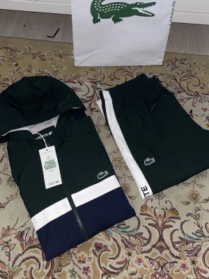 Lacoste set  - Lacoste set                                                 Helt ny ny pris 2900kr 