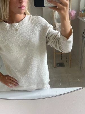 Vero Moda  - Stickad tröga från vero Moda snygg men lite nopprig därav billiga priset. 