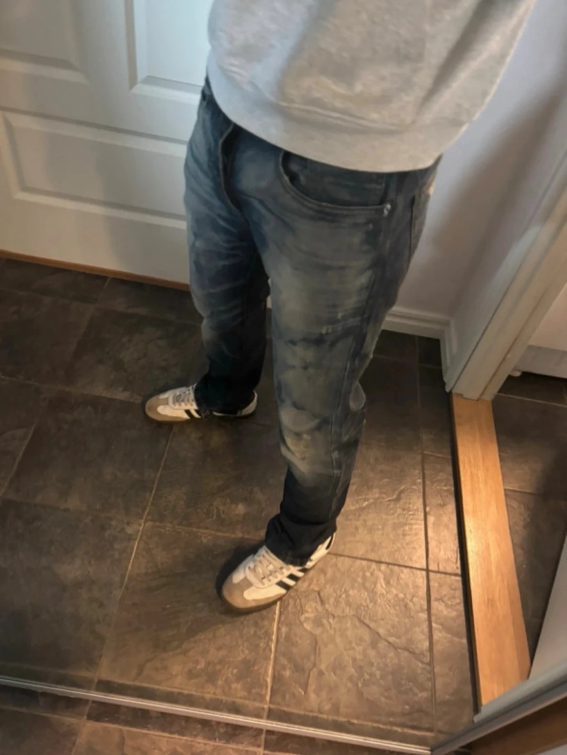 Blå slitna jeans med tvättad look - 2