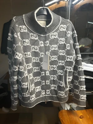  GG cardigan -  GG  cardigan helt ny storlek M