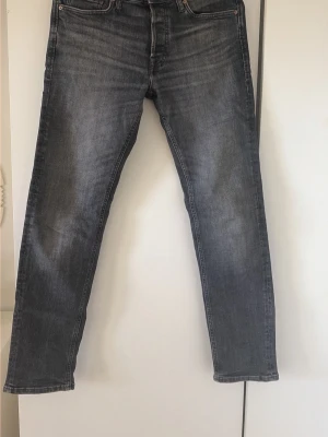 Jack&Jones jeans  - Jack Jones jeans i tapers mike ~nypris 899~ mitt pris 449~använda Max 5 gånger. Skriv för mer information eller bilder gärna🤩🤩