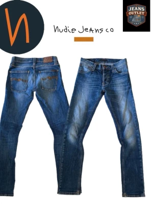 Nudie jeans  - Snygga nudie jeans Grim Tim. Jeansen är i storlek W28 L32. Skick 9/10. Hör av dig vid frågor eller funderingar.