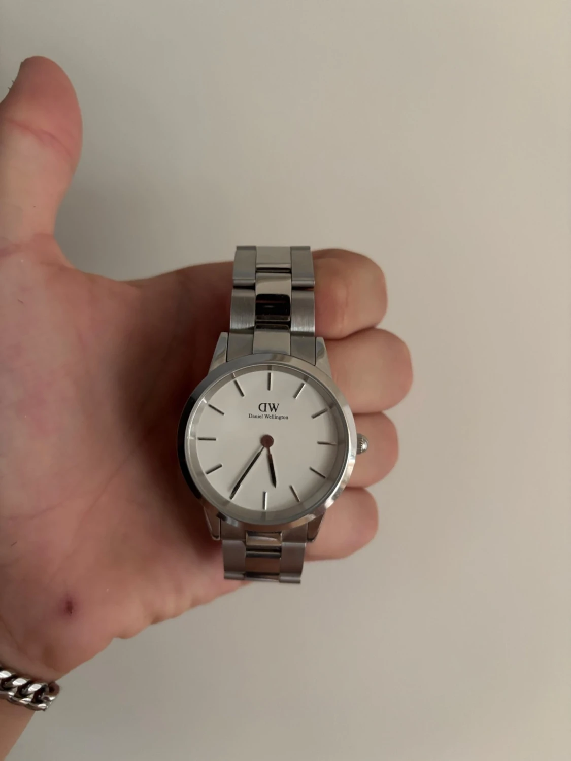 Silverfärgad klocka från Daniel Wellington - 1