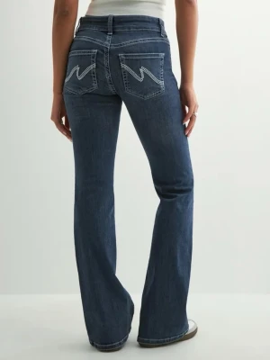 Mörkblå bootcut jeans  - Jääättesnygga bootcut jeans från nelly! Dom är i strl 34, skriv till mig för fler frågor!