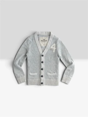Hollister cardigan  - Ljusgrå kofta med knappar framtill från Hollister. Koftan har två fickor, ribbade muddar och detaljer som en stor '4' på bröstet samt texten 'Hollister Malibu Riders' på ryggen. Perfekt för en avslappnad och sportig look.
