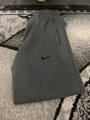    Nike mjukisbyxor - Nya mjukisbyxor perfekta för gymmet och annat, i storleken S