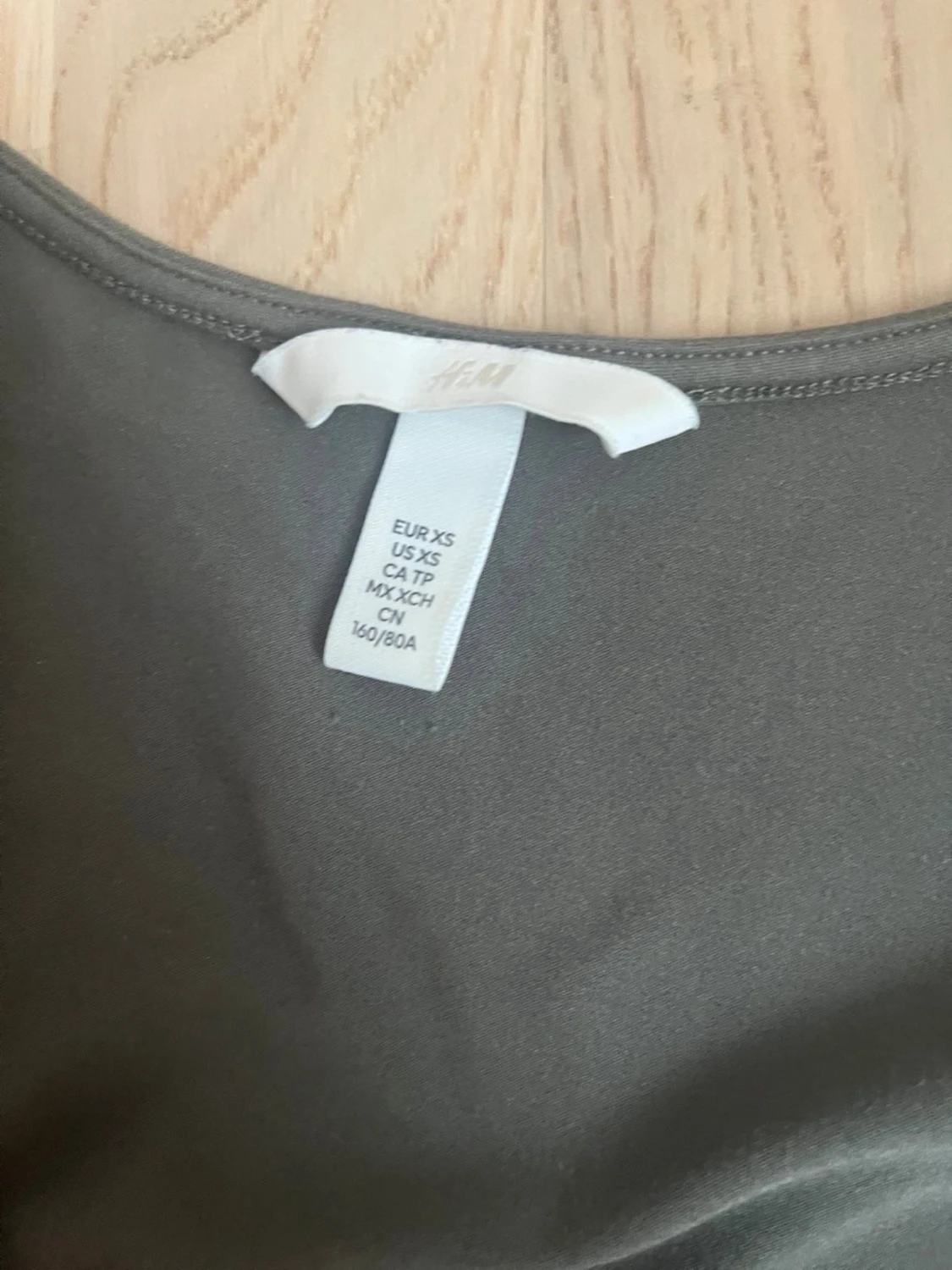 Olivgrön långärmad topp från H&M - 1