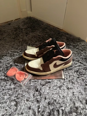 Jordan 1 low mocha - Säljer mina feta jordan 1’s                                                Storlek: 42,5